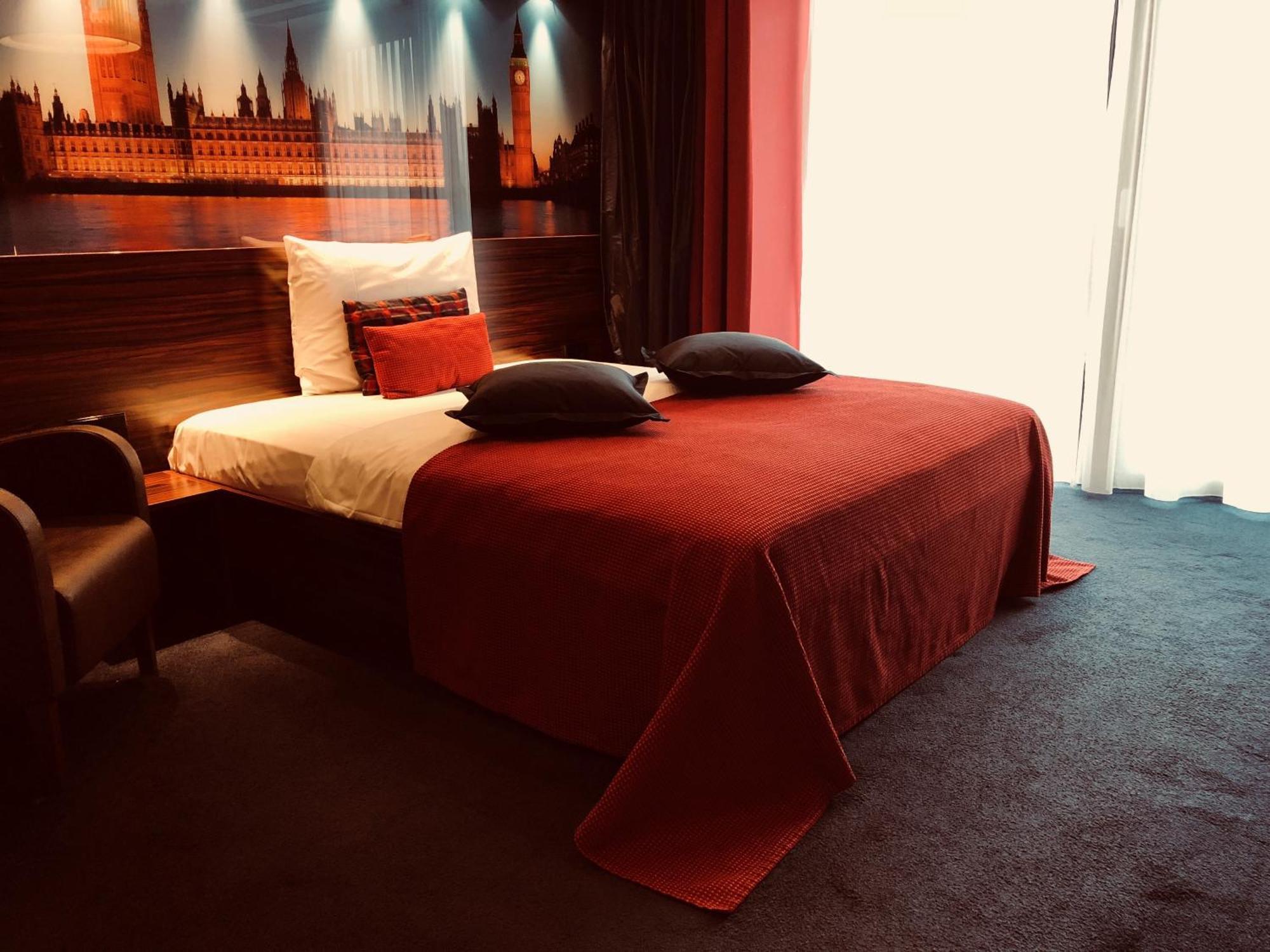 Hotel Traumraum - "Self Check In" Хайлброн Екстериор снимка